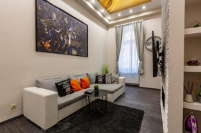 Deluxe Downtown Home 2 BEDRM, 2 BATHRM Budapest